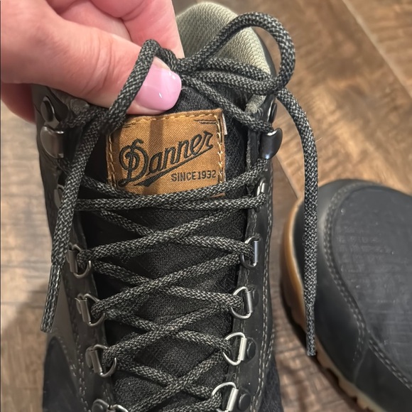 Danner Black Boots Durable High-Top Design - Picture 4 of 5